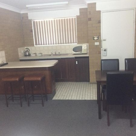 Alexander Motor Inn Мори Екстериор снимка